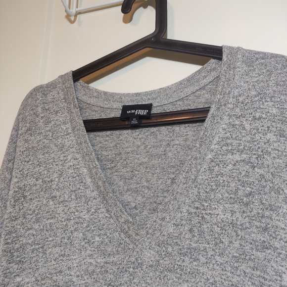 Wilfred Free V-neck Sweater Top - Picture 3 of 5